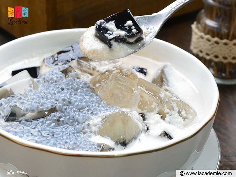 Grass Jelly With Basil Seed