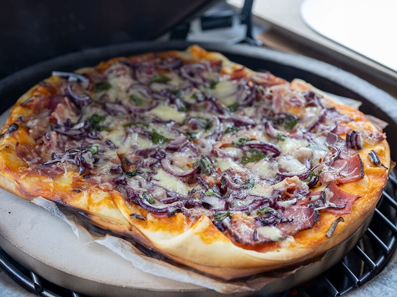 Outdoor Grilling Pizza