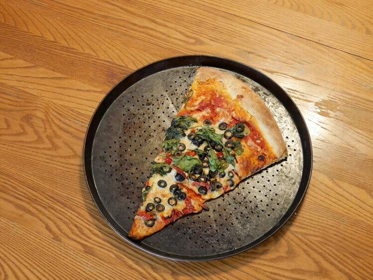 Pizza Pan with Holes vs. No Holes Best Picks 2024