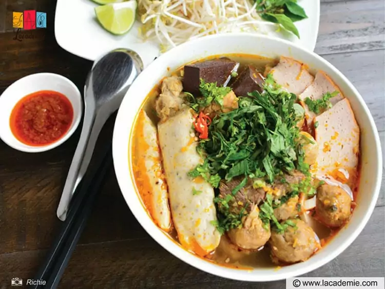 Bún Bò Huế Recipe (Vietnamese Spicy Beef Noodle Soup)