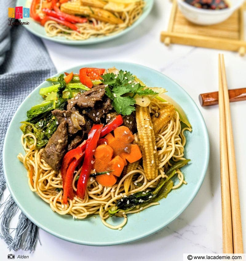 Stir Fried Noodles With Beef