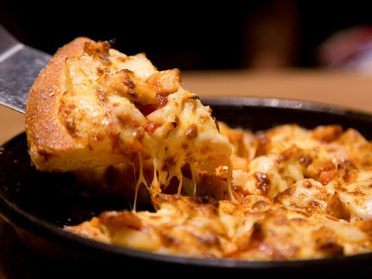 Pizza Pan with Holes vs. No Holes Best Picks 2024