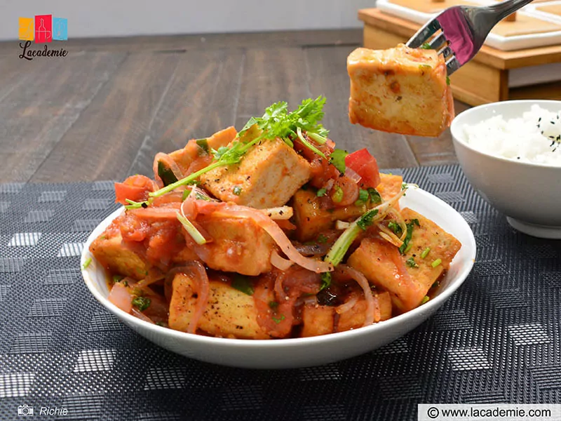 Vietnamese Fried Tofu In Tomato Sauce (Đậu Hũ Sốt Cà Chua)