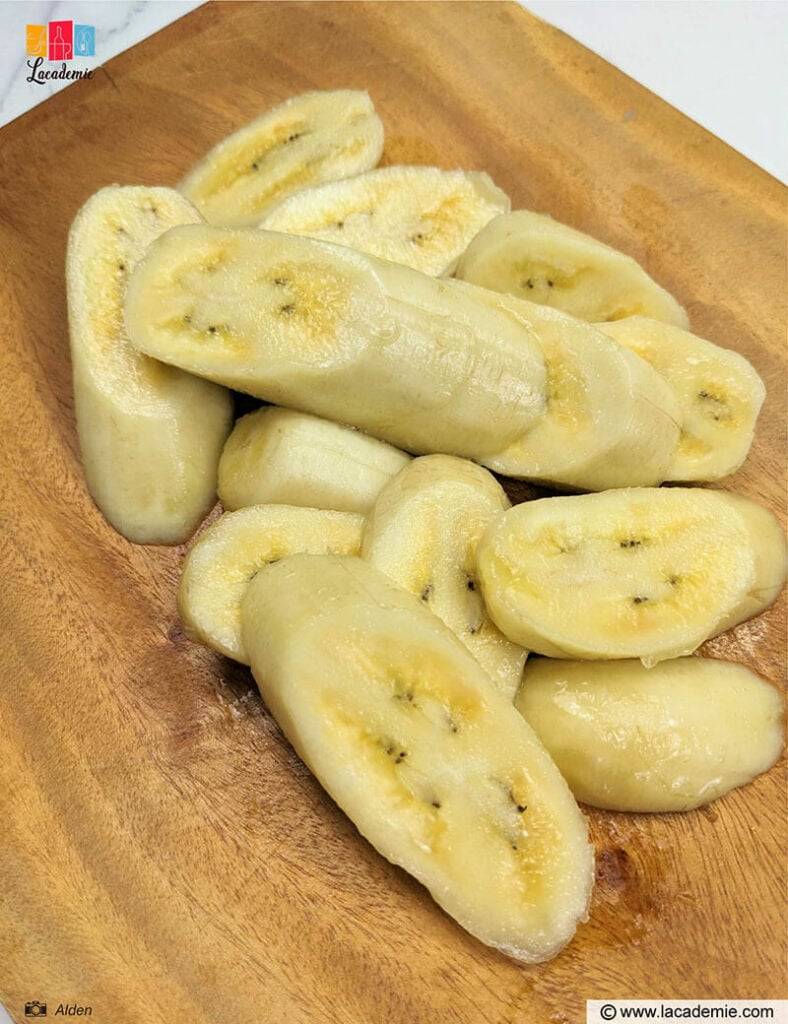 Vietnamese Banana, Coconut And Tapioca Dessert (Chè Chuối)