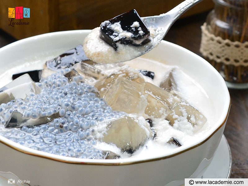 Grass Jelly With Basil Seeds (Sương Sáo Hột É)