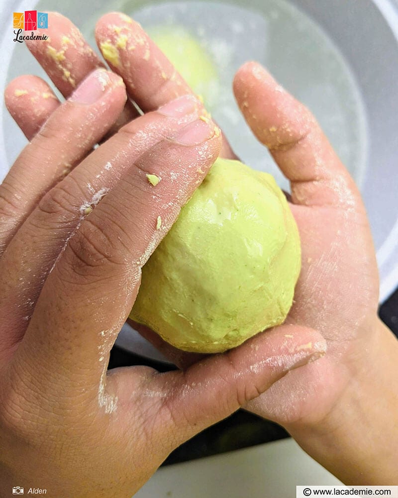 Gently Roll The Glutinous Rice Ball