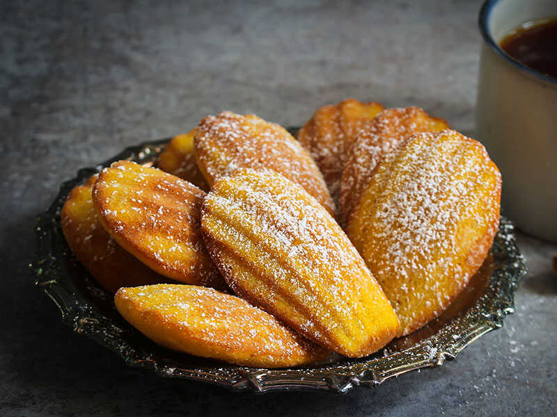 Madeleines Dusted Powdered